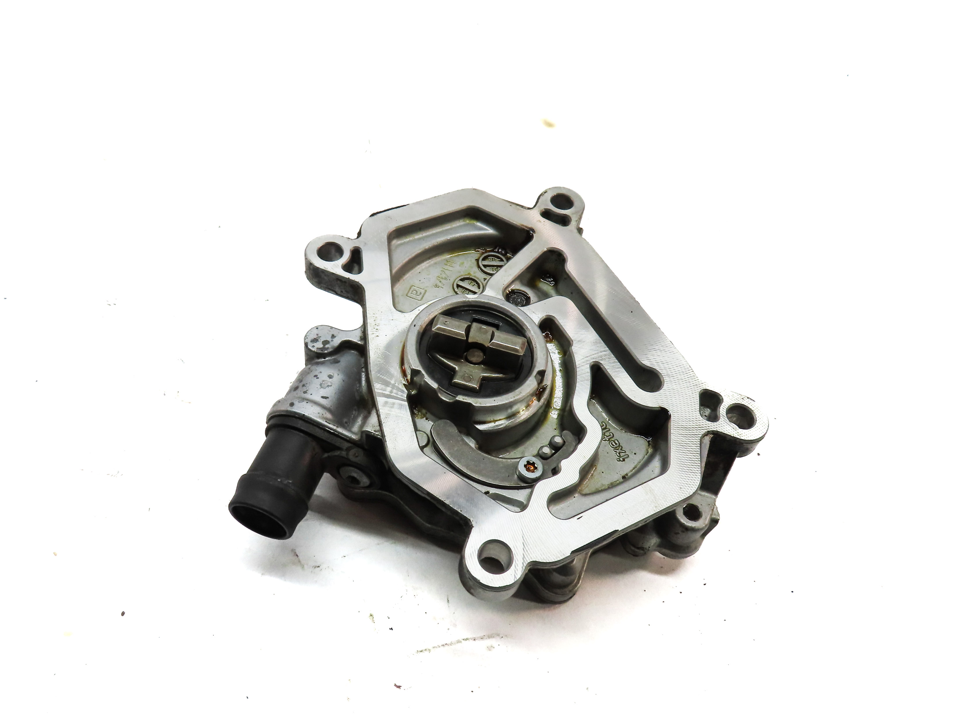 13-21 MERCEDES B C CLA GLA GLC SLC SLK (C117 W205 W253 W246 X156) VACUUM PUMP — exact item pictured